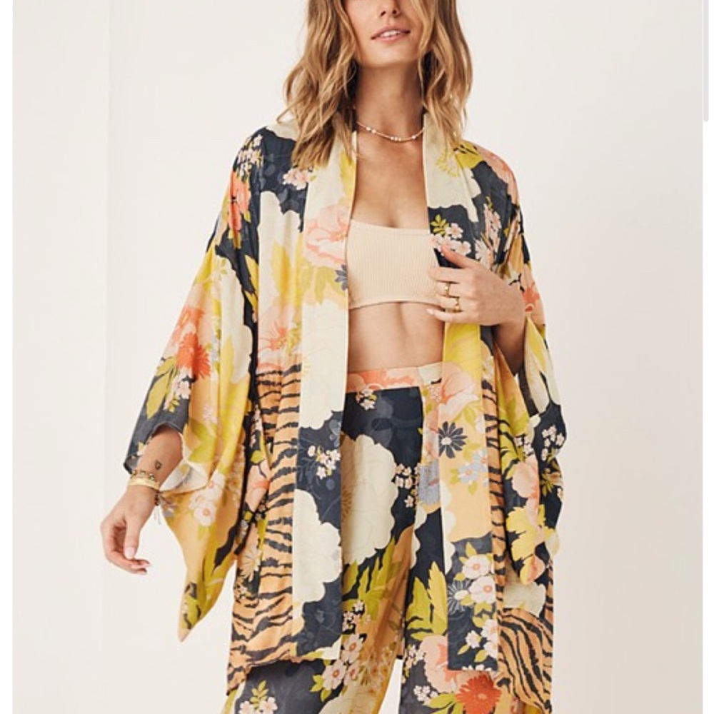 NWT Spell Tyler Short Robe, Sz S/M, Charcoal Animale